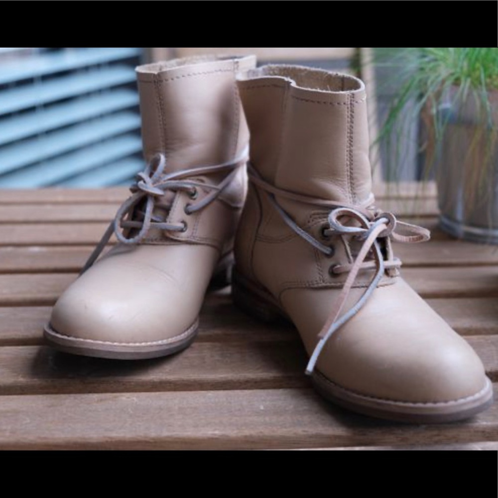 SOLD Timberland women’s boots size 6